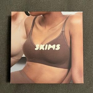 SKIMS Sculpting Bralette in Ochre in S/M